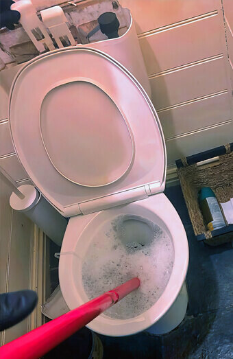 https://blockeddrainsinperth.com.au/uploads/2025/07/blocked-toilet-74011.jpg