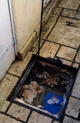 https://blockeddrainsinperth.com.au/uploads/2025/07/hero-blocked-sewers-14060.jpg